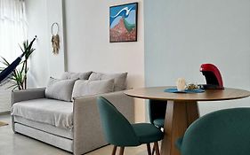 Copacabana Beach! Aconchegante apartamento na quadra da praia.